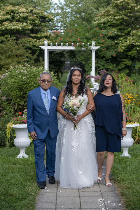 intimate Queens Botanical Garden wedding ceremony