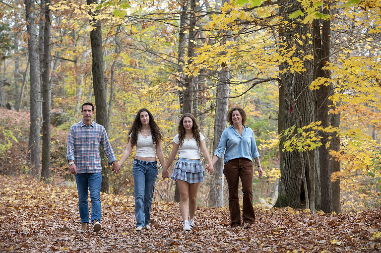 fall family photos at Pomerance Park, Connecticut