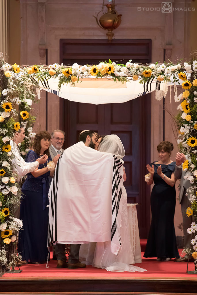 Temple Emanu-El Closter Wedding Photos | New Jersey Wedding Photographer | Merav + Adam