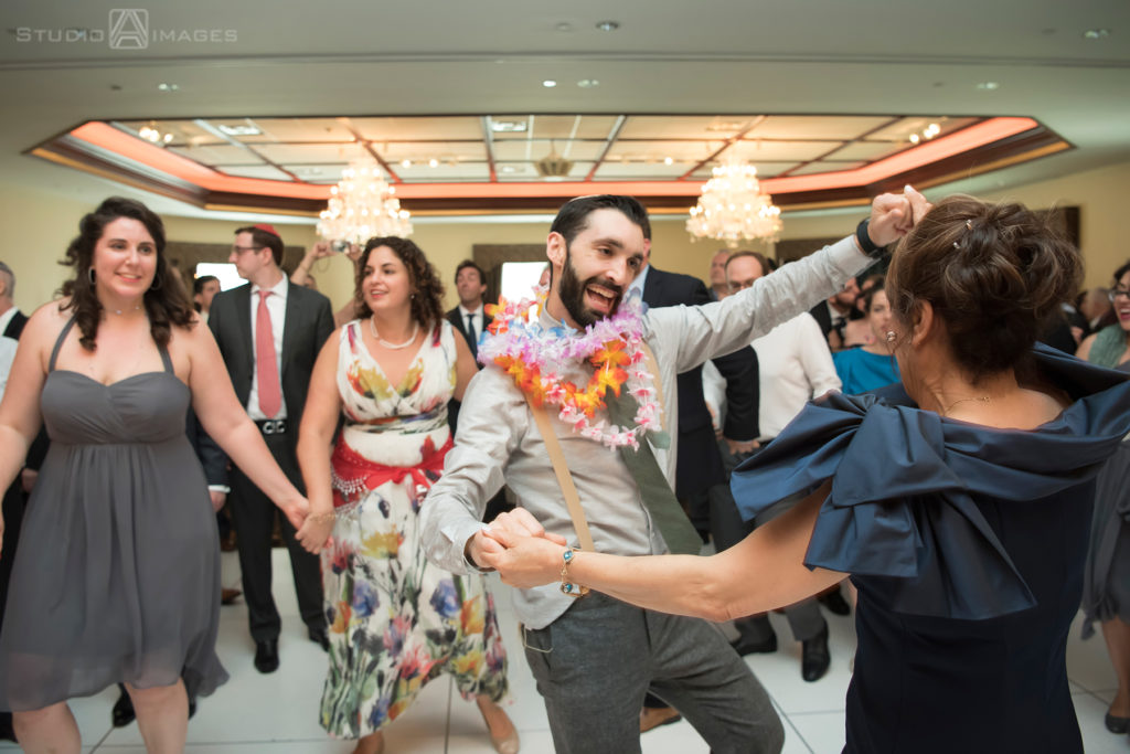 Temple Emanu-El Closter Wedding Photos | New Jersey Wedding Photographer | Merav + Adam
