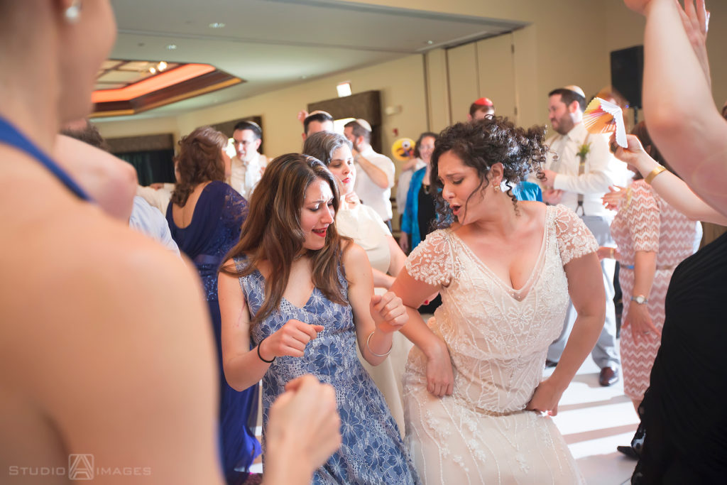 Temple Emanu-El Closter Wedding Photos | New Jersey Wedding Photographer | Merav + Adam