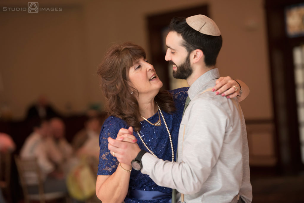 Temple Emanu-El Closter Wedding Photos | New Jersey Wedding Photographer | Merav + Adam