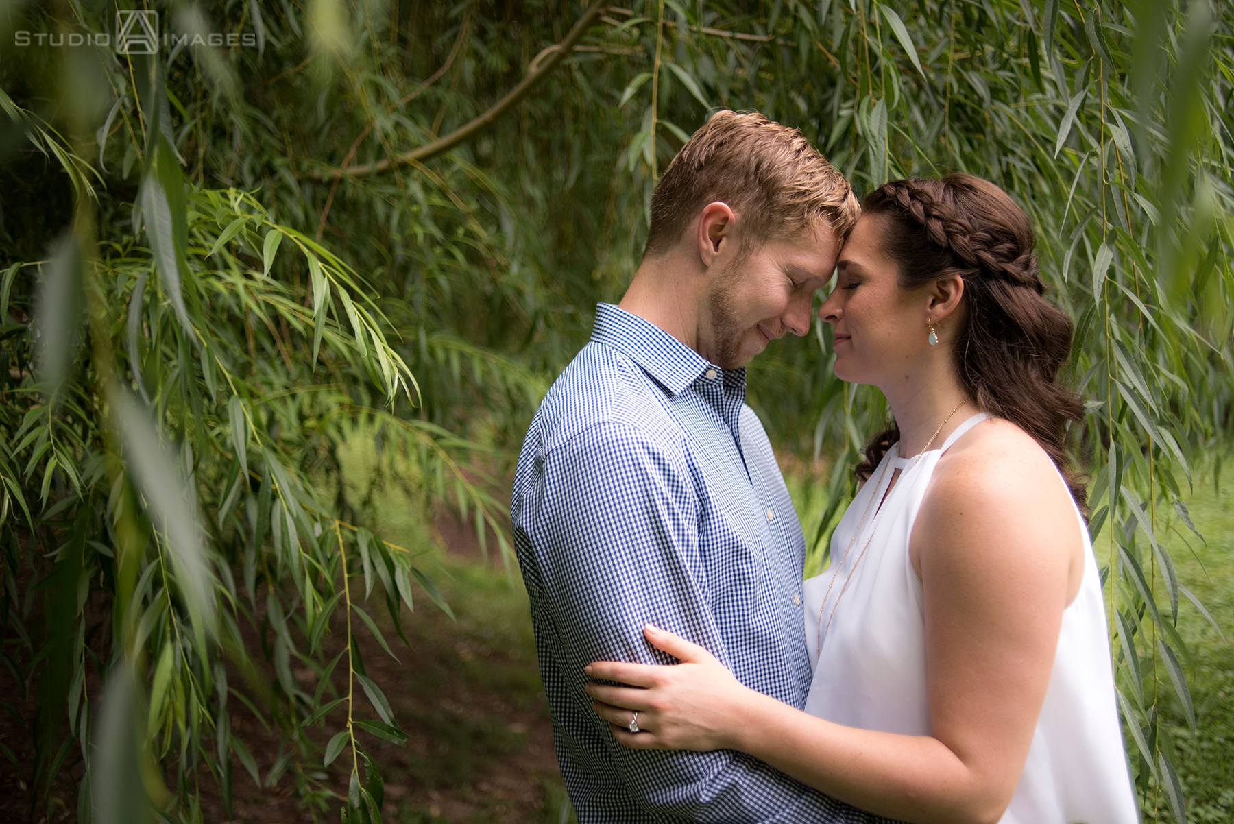couple Old City in Philadelphia for their engagement photos