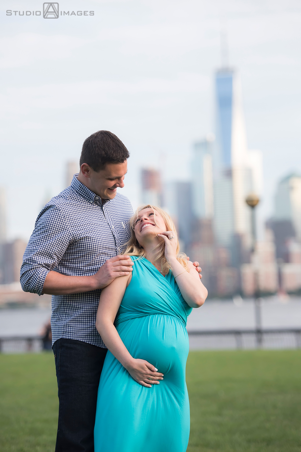 Hoboken Maternity Photos | Hoboken Family Portrait Photographer | Nicole + Nick