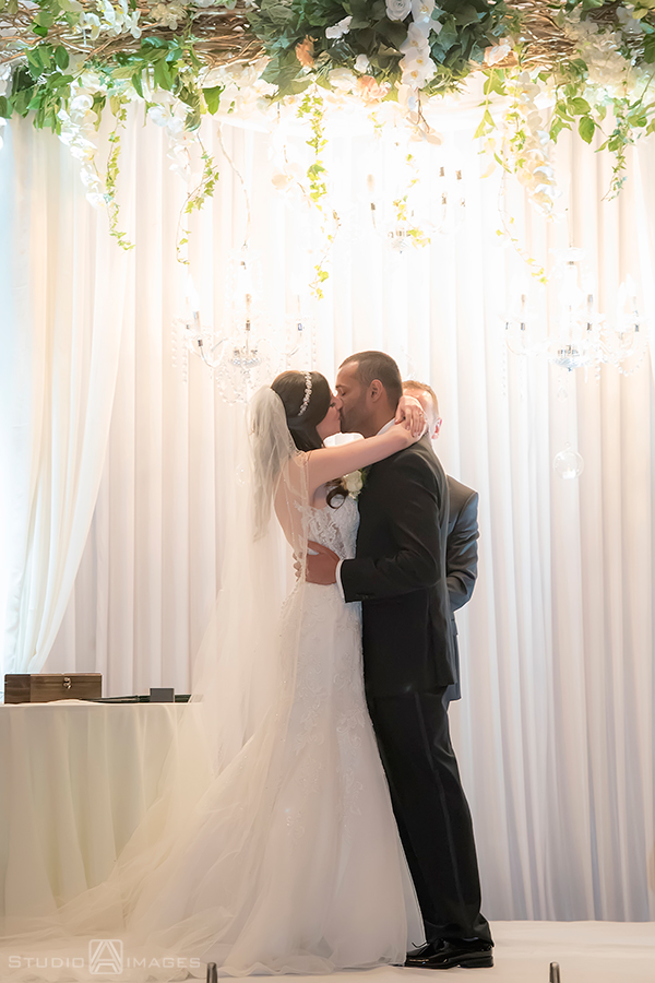 Hilton Pearl River NY Wedding Photos | New York Wedding Photographer | Mary Beth + Arjun