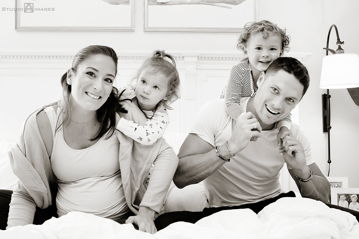 Long Island family photos with expecting mom