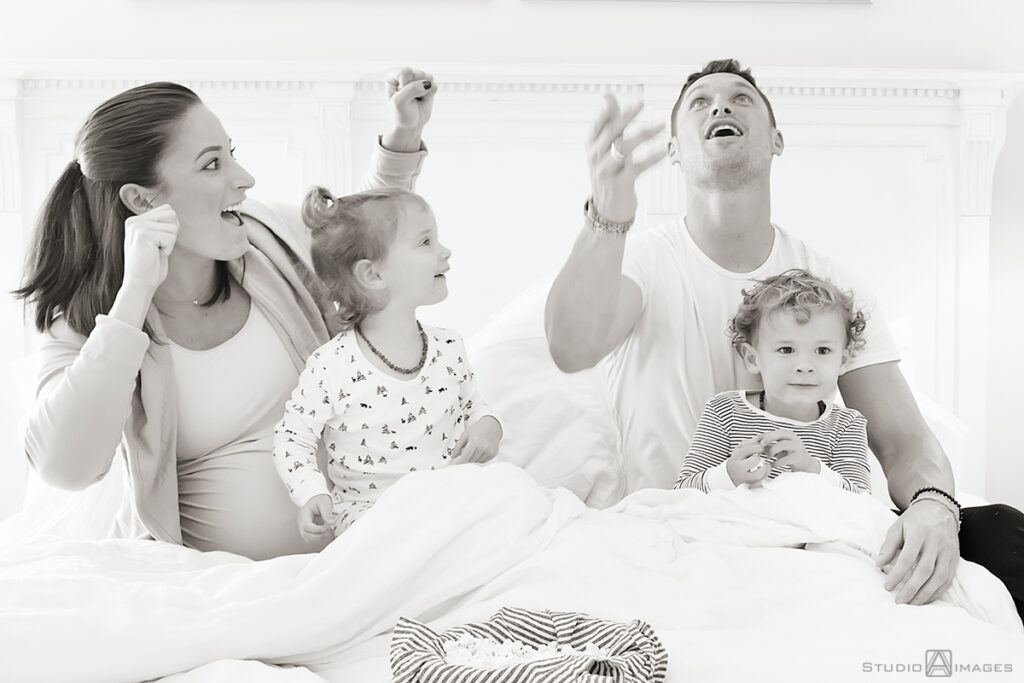 Long Island family photos with pregnant mom