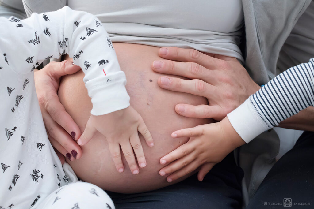 Long Island family photos with pregnant mom