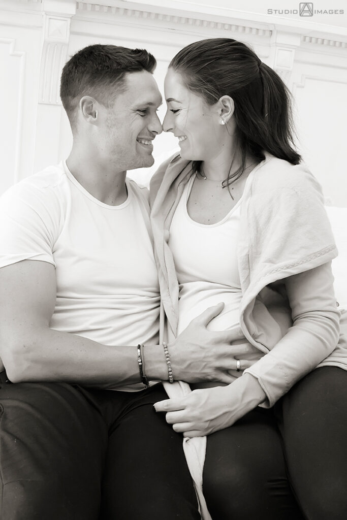 Long Island family photos of pregnant mom