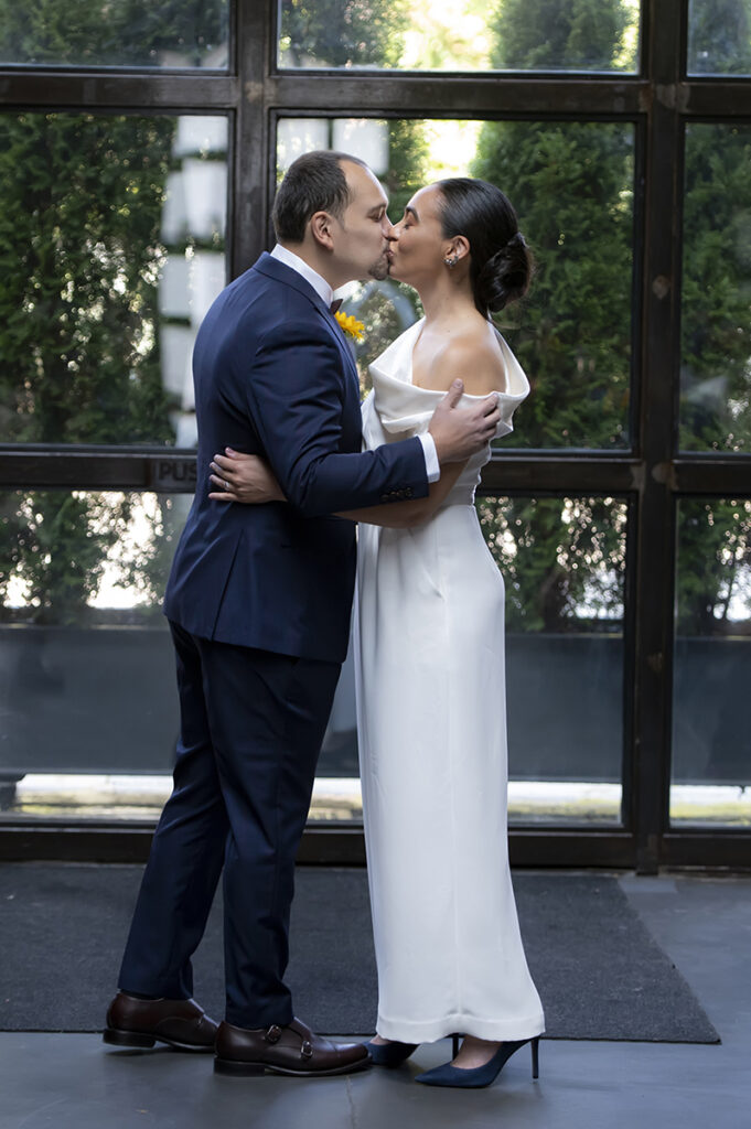 wedding ceremony at The Foundry in Long Island City