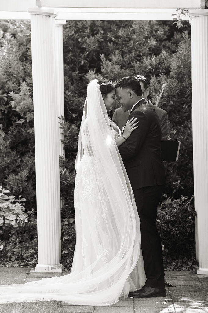 intimate Queens Botanical Garden wedding ceremony