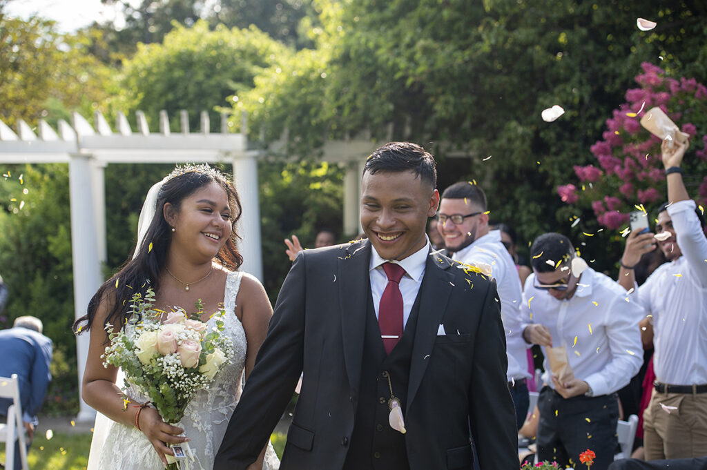 intimate Queens Botanical Garden wedding ceremony