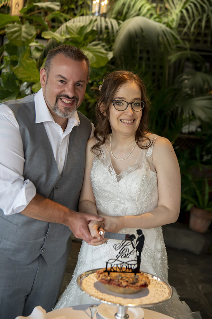 An intimate NYC wedding at The River Cafe in Brooklyn