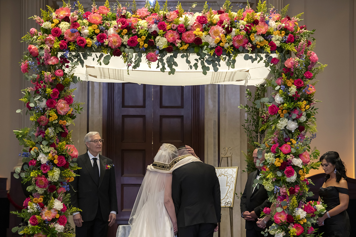 wedding ceremony at summer wedding at Temple Emanu-El in Closter