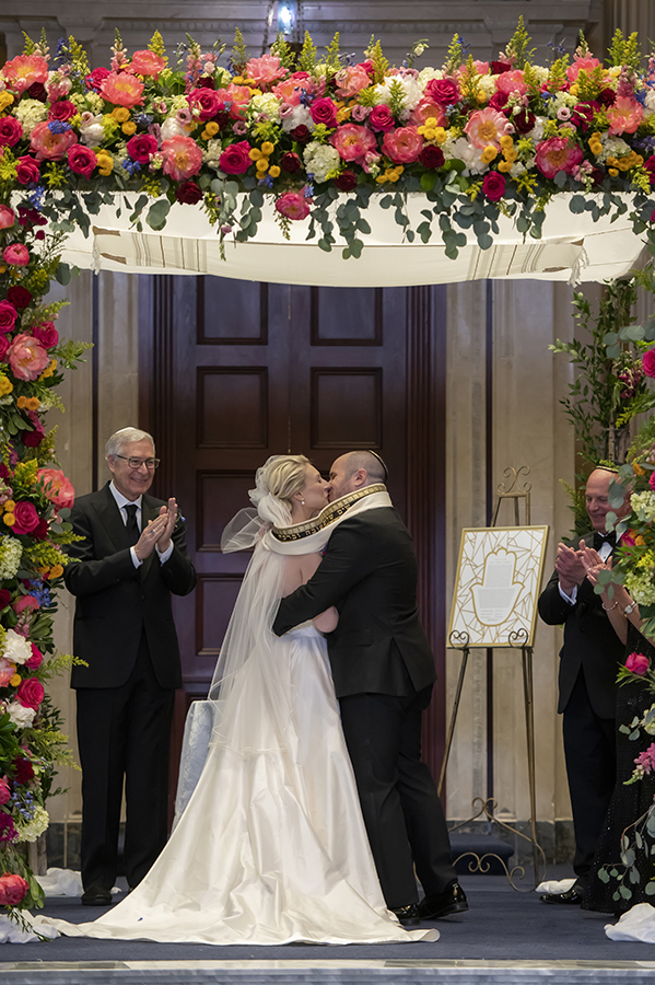 wedding ceremony at summer wedding at Temple Emanu-El in Closter