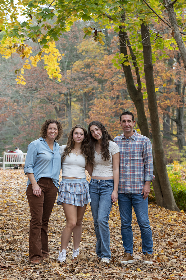 fall family photos at Pomerance Park, Connecticut