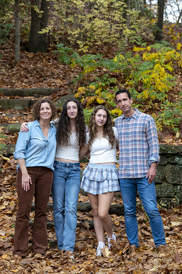 fall family photos at Pomerance Park, Connecticut