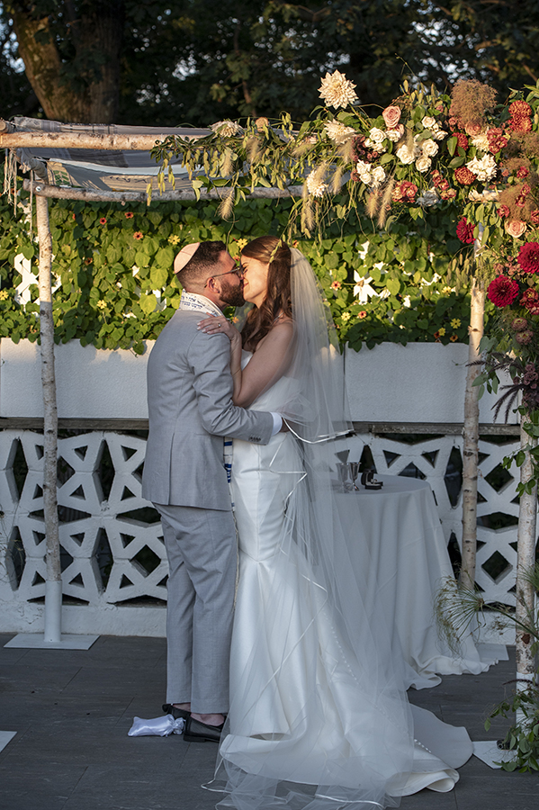 fall jewish wedding at Stone House at Stirling Ridge
