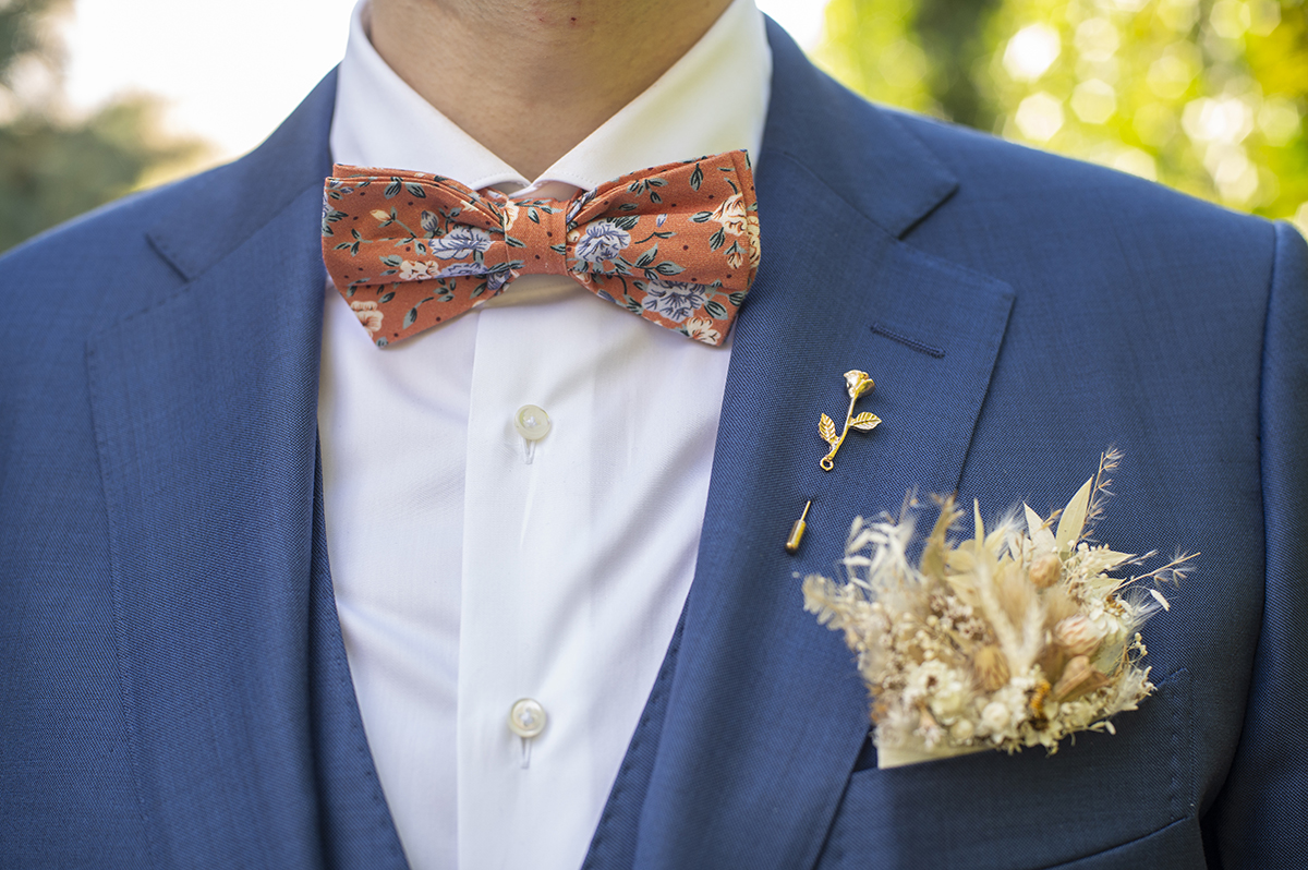 groom at fall wedding at Stone House at Stirling Ridge
