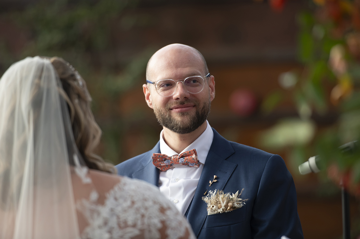fall wedding ceremony at Stone House at Stirling Ridge