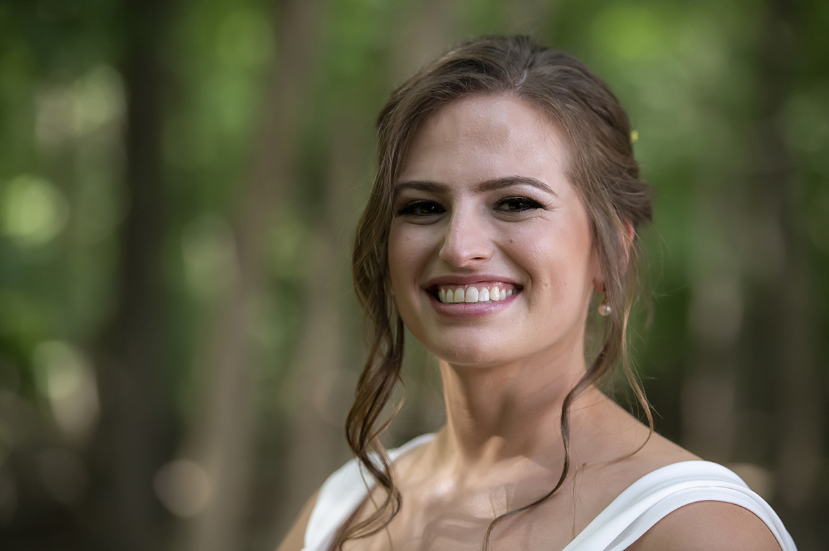 bride at Temple Emanu-El of Closter on their wedding day