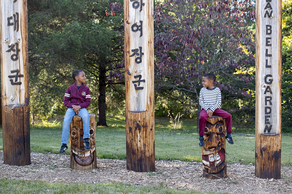 MeadowLark Botanical Gardens Family Photos | Virginia Family Photographer | L Family