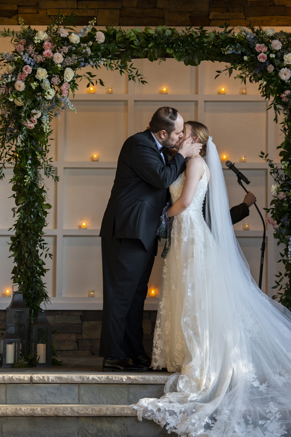 wedding ceremony at Stone House at Stirling Ridge