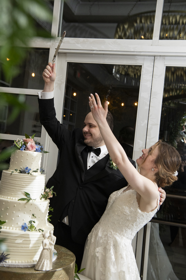 cake cutting at Stone House at Stirling Ridge wedding