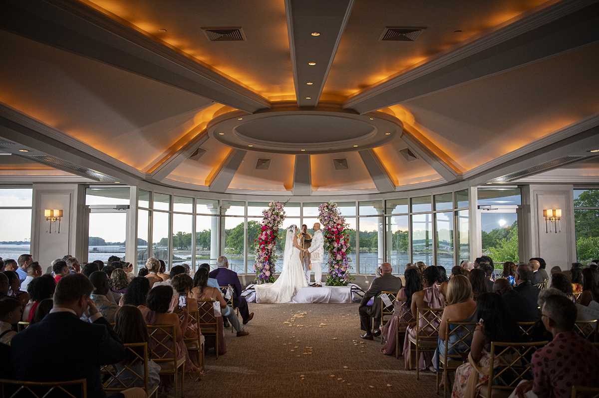 wedding ceremony at Glen Island Harbour Club