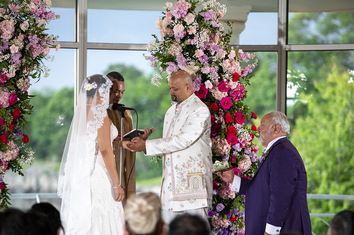 wedding ceremony at Glen Island Harbour Club
